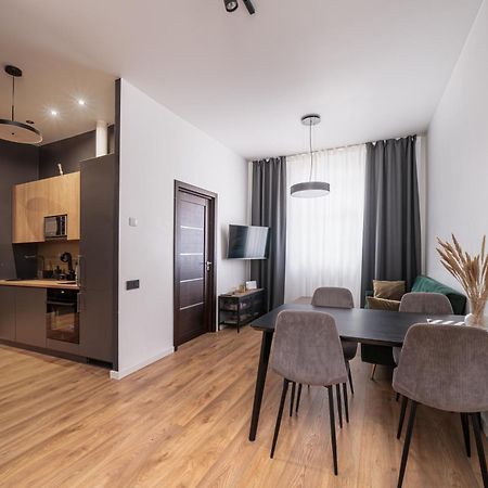 Lienes Iela Gem 1Br Apartment With Fireplace In Historic Unesco Center Riga Exterior foto